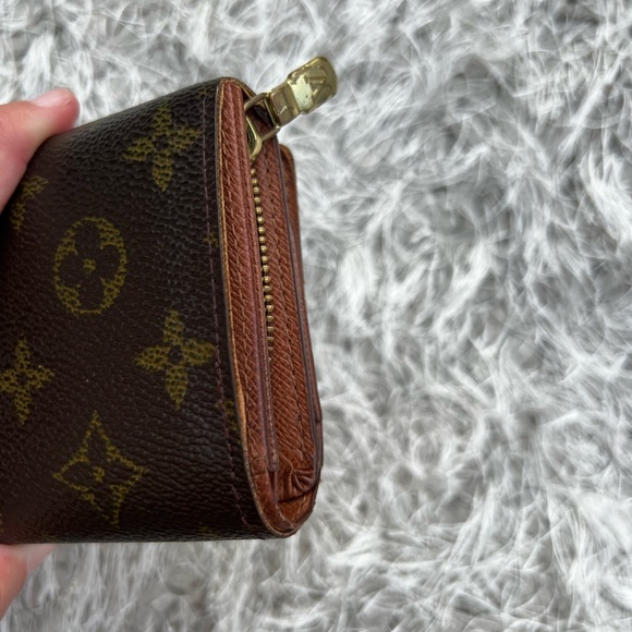 LOUIS VUITTON MONOGRAM WALLET - Picture 5 of 13